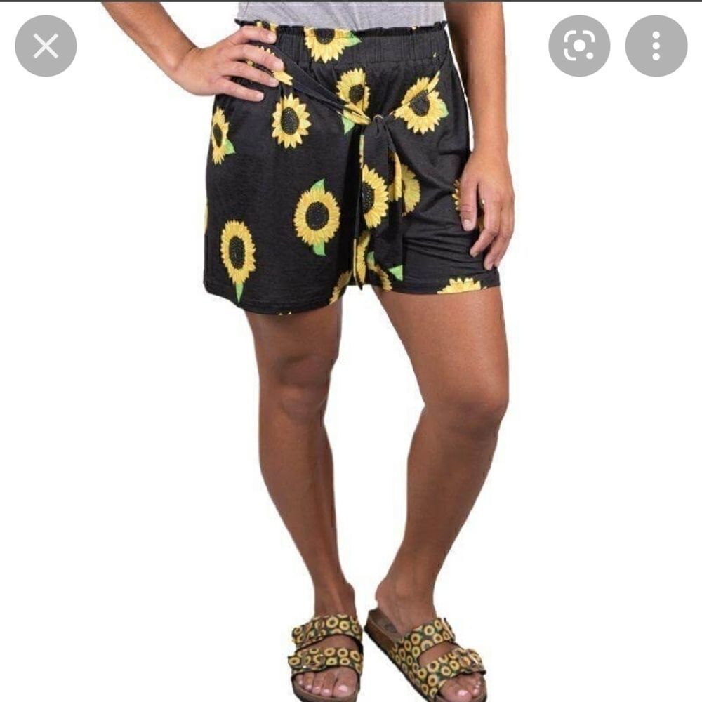 Simply Southern Sunflower Shorts size small medium